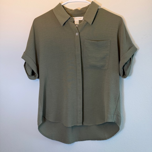 Monteau Los Angeles Tops - Monteau Size Small Relaxed Olive Green Button-Front Short Sleeve Shirt
